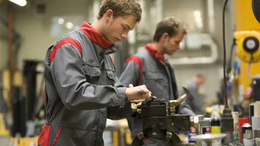 darba apģērbs Elis