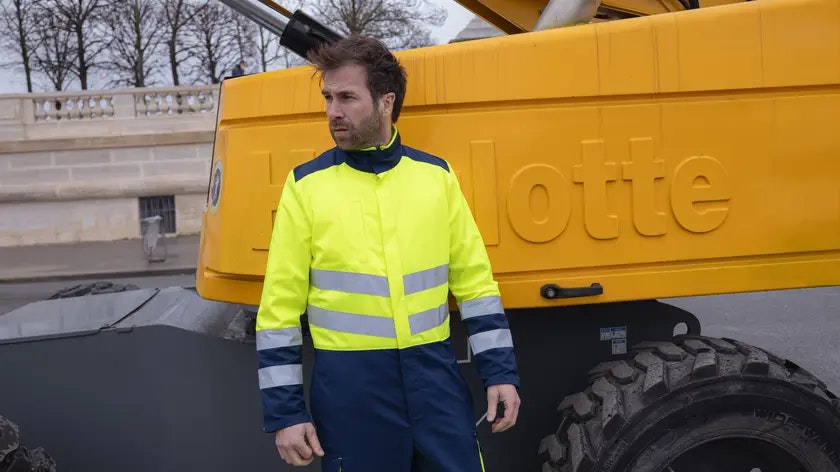 Atstarojošs apģērbs labai redzamībai