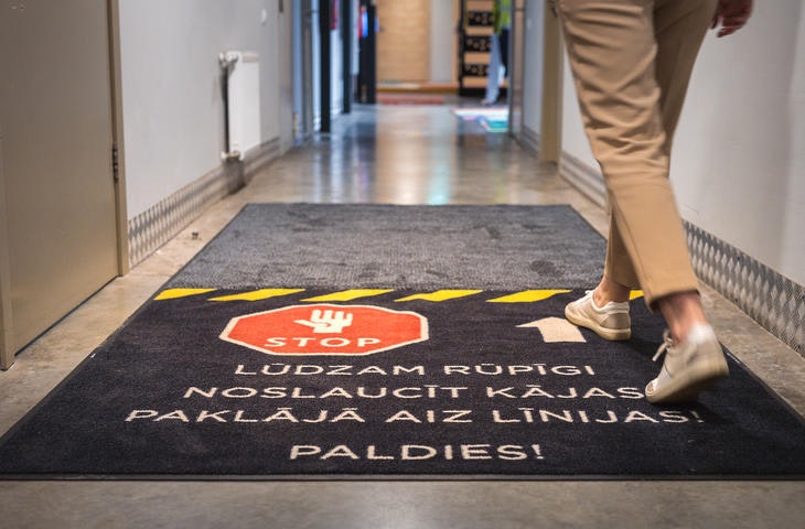 Elis paklājs aicinājums