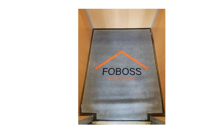 Elis paklājs piegriezts liftam