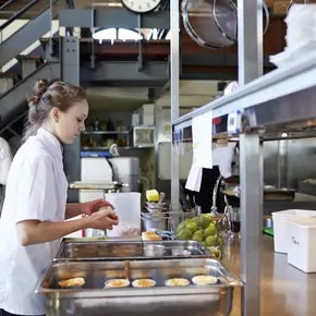 Apģērbs ēdināšanas segments